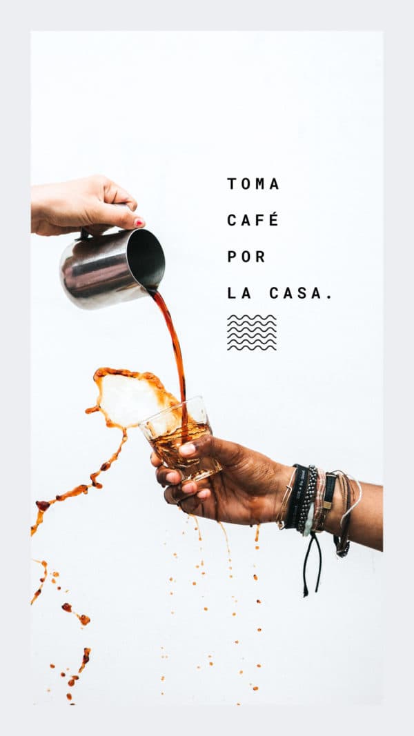 Toma café por la casa.