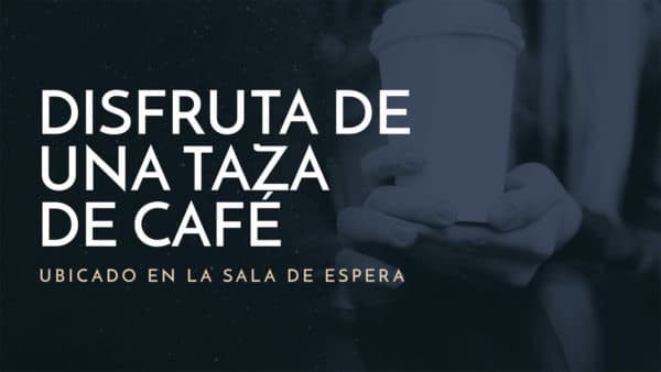 Disfruta de una taza de café ubicado en la sala de espera.