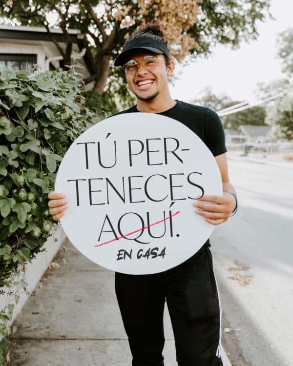 Tú perteneces aquí. (En casa)