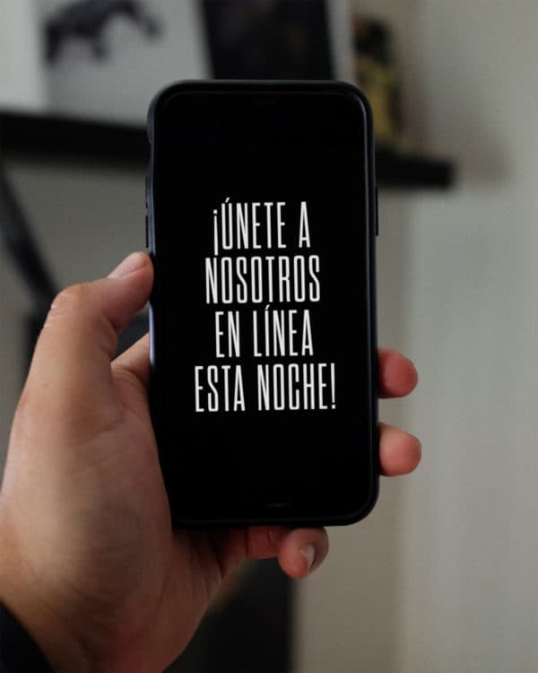 ¡Únete a nosotros en línea esta noche!
