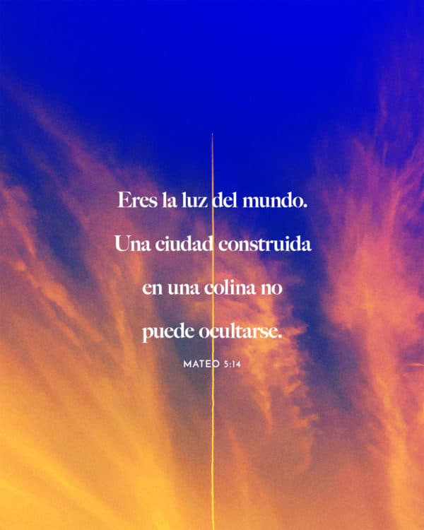 Eres la luz del mundo. Una ciudad construida en una colina no puede ocultarse. - Mateo 5:14