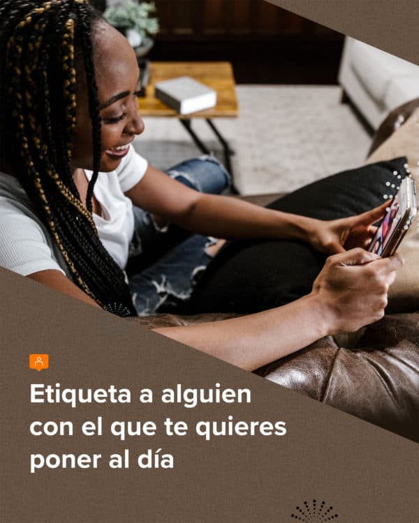 Etiqueta a alguien con el que te quieres poner al día.