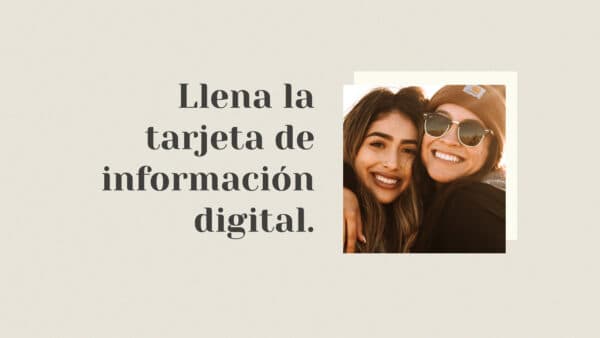 Llena la tarjeta de información digital.