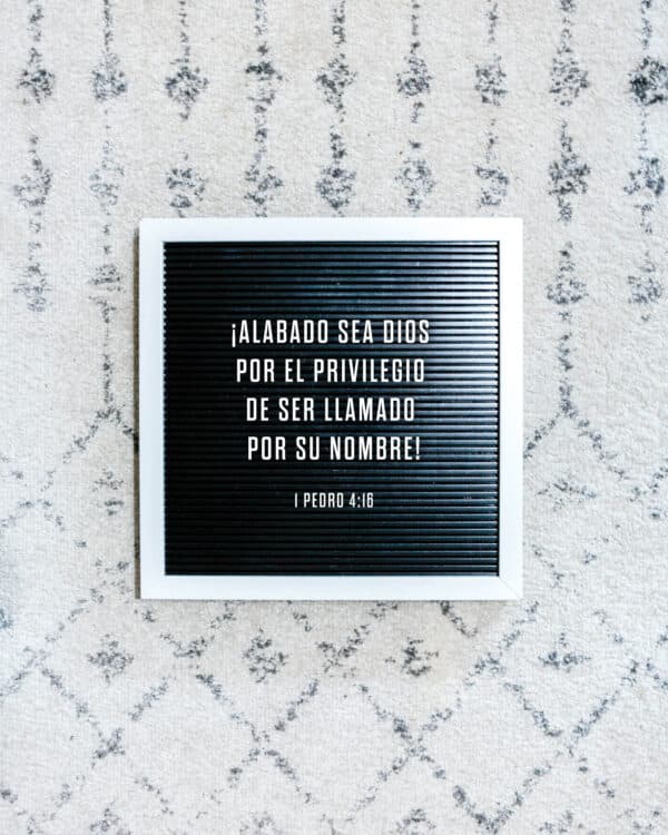 ¡Alabado sea Dios por el privilegio de ser llamado por su nombre! - 1 Pedro 4:16