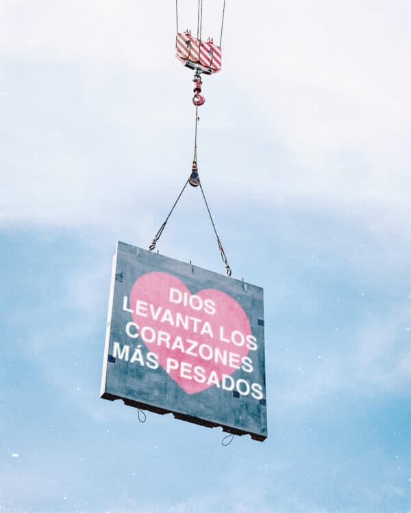 Dios levanta los corazones más pesados