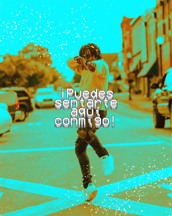 ¡Puedes sentarte aquí conmigo!