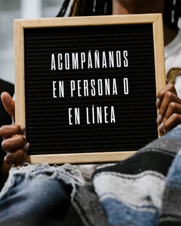 Acompáñanos en persona o en línea