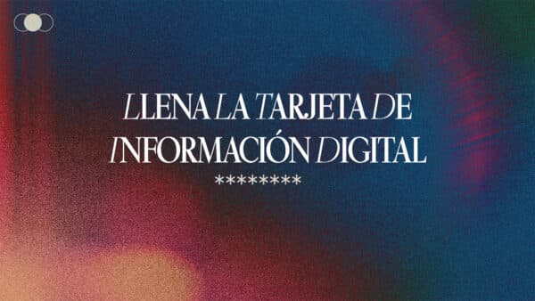 Llena la tarjeta de información digital.