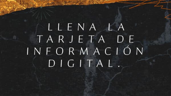 Llena la tarjeta de información digital.