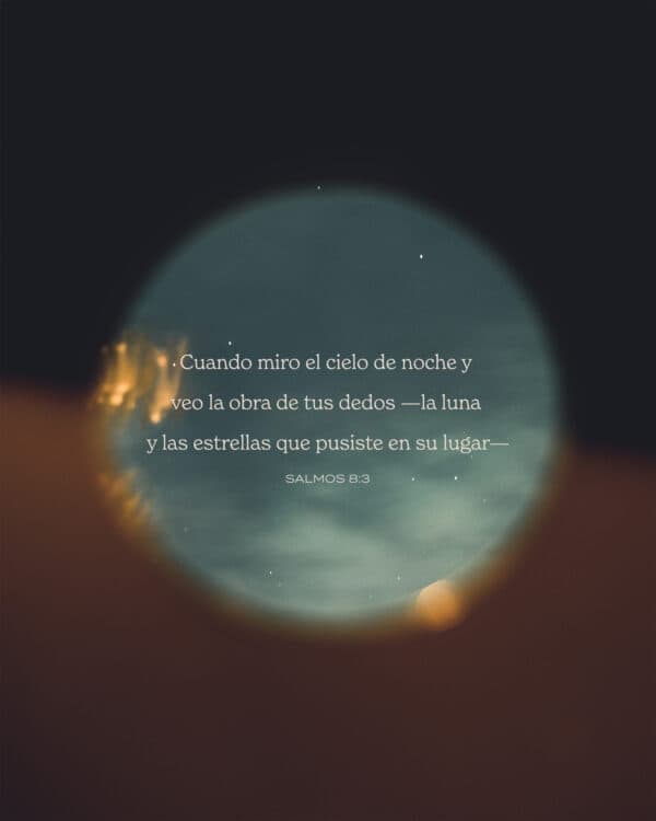 La virgen dará a luz un hijo y lo llamarán Emanuel (que significa “Dios está con nosotros”). - Isaías 7:14