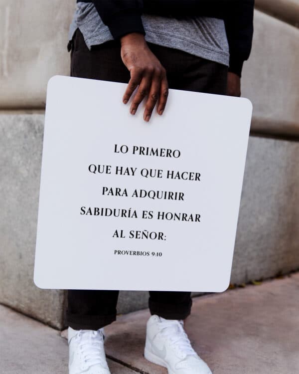 Lo primero que hay que hacer para adquirir sabiduría es honrar al Señor; - Proverbios 9:10