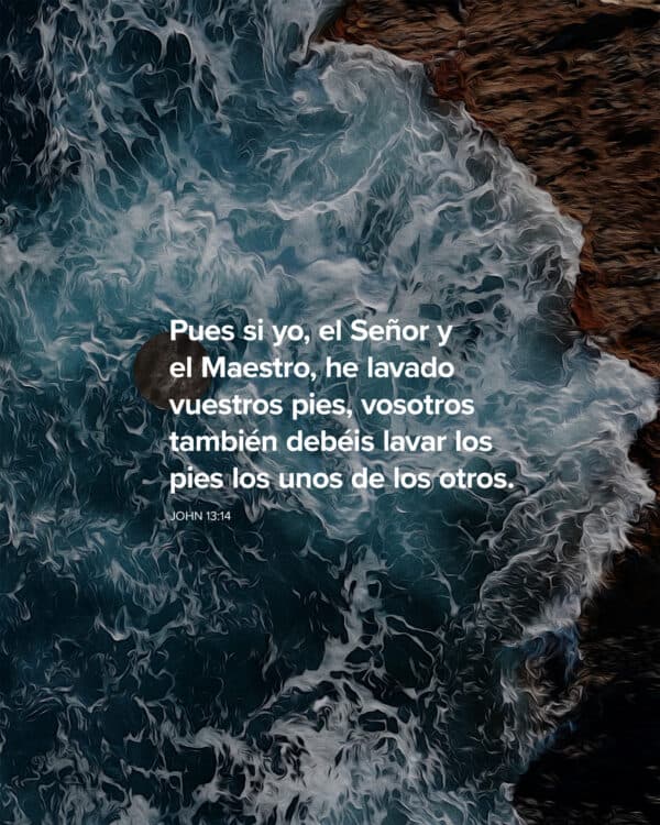 Pues si yo, el Señor y el Maestro, he lavado vuestros pies, vosotros también debéis lavar los pies los unos de los otros. - Juan 13:14