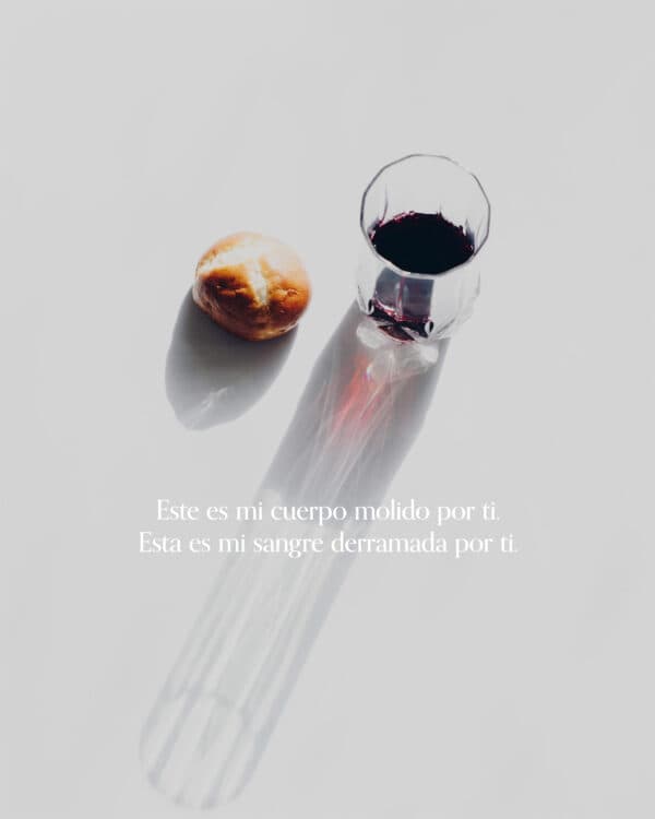 Este es mi cuerpo molido por ti. Esta es mi sangre derramada por ti.