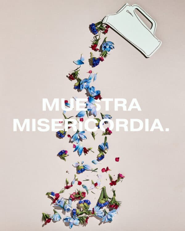 Muestra misericordia.