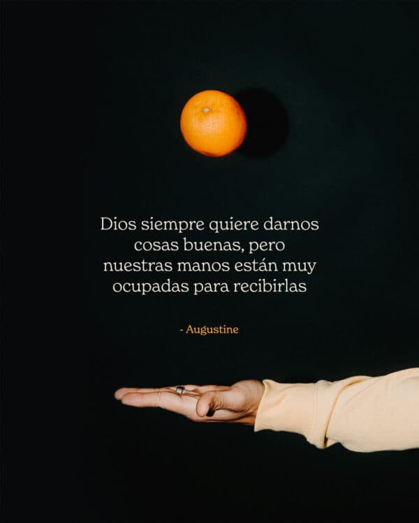 Dios siempre quiere darnos cosas buenas, pero nuestras manos están muy ocupadas para recibirlas. - Augustine