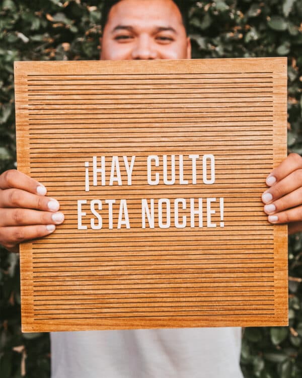 ¡Hay culto esta noche!