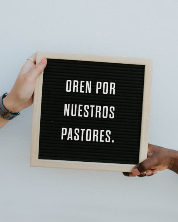Oren por nuestros pastores.
