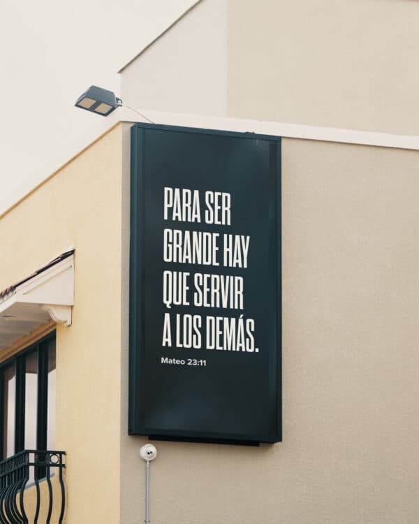 Para ser grande hay que servir a los demás. - Mateo 23:11