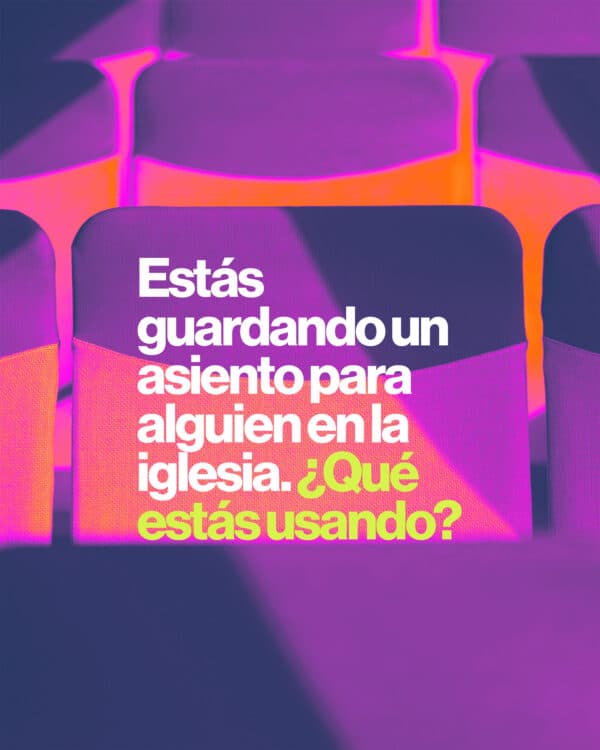 Estás guardando un asiento para alguien en la iglesia. ¿Qué estás usando?