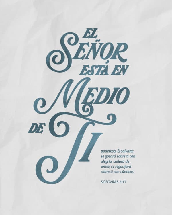 El Señor está en medio de ti, poderoso, Él salvará; se gozará sobre ti con alegría, callará de amor, se regocijará sobre ti con cánticos. - Sofonías 3:17