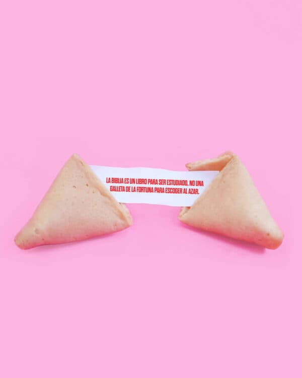 La Biblia es un libro para ser estudiado, no una galleta de la fortuna para escoger al azar.