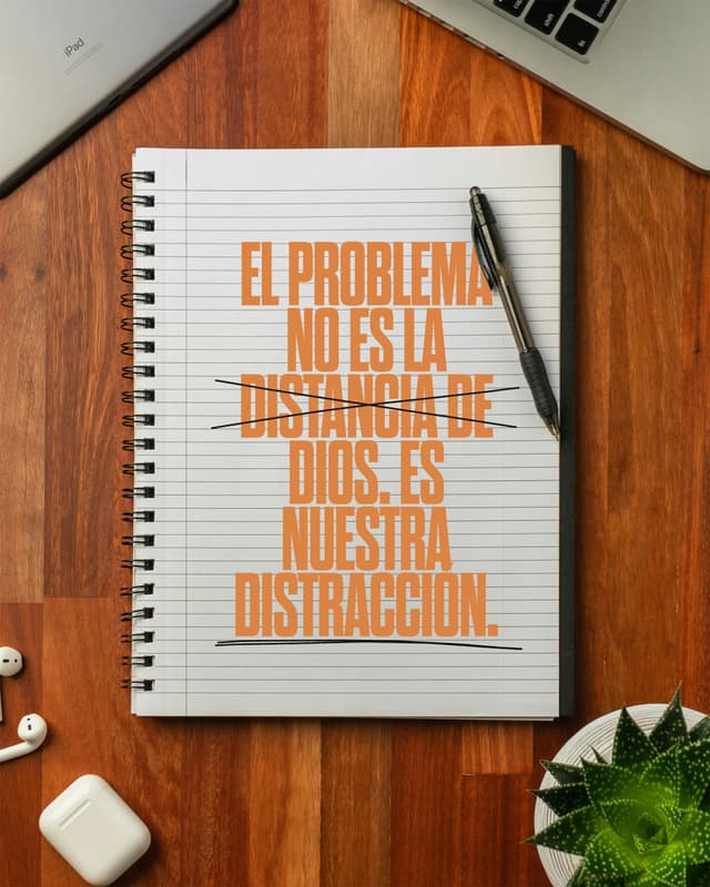 El problema no es la distancia de Dios. Es nuestra distracción. - AW Tozer